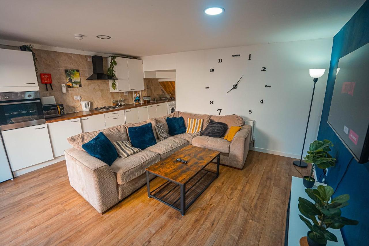Private And Spacious 2 Bedroom House - Free Parking! Cardiff Buitenkant foto