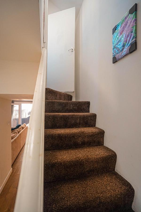 Private And Spacious 2 Bedroom House - Free Parking! Cardiff Buitenkant foto