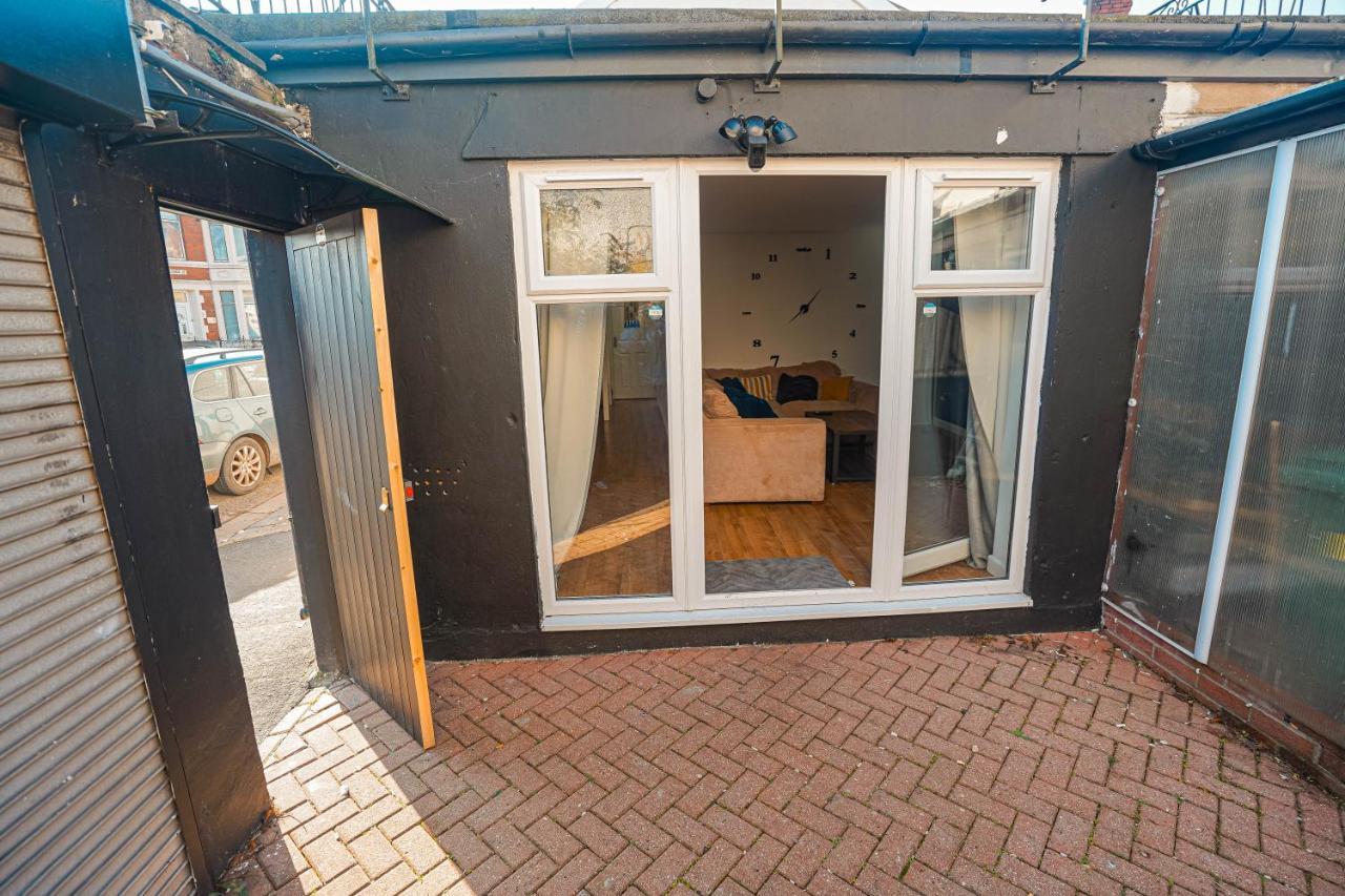 Private And Spacious 2 Bedroom House - Free Parking! Cardiff Buitenkant foto