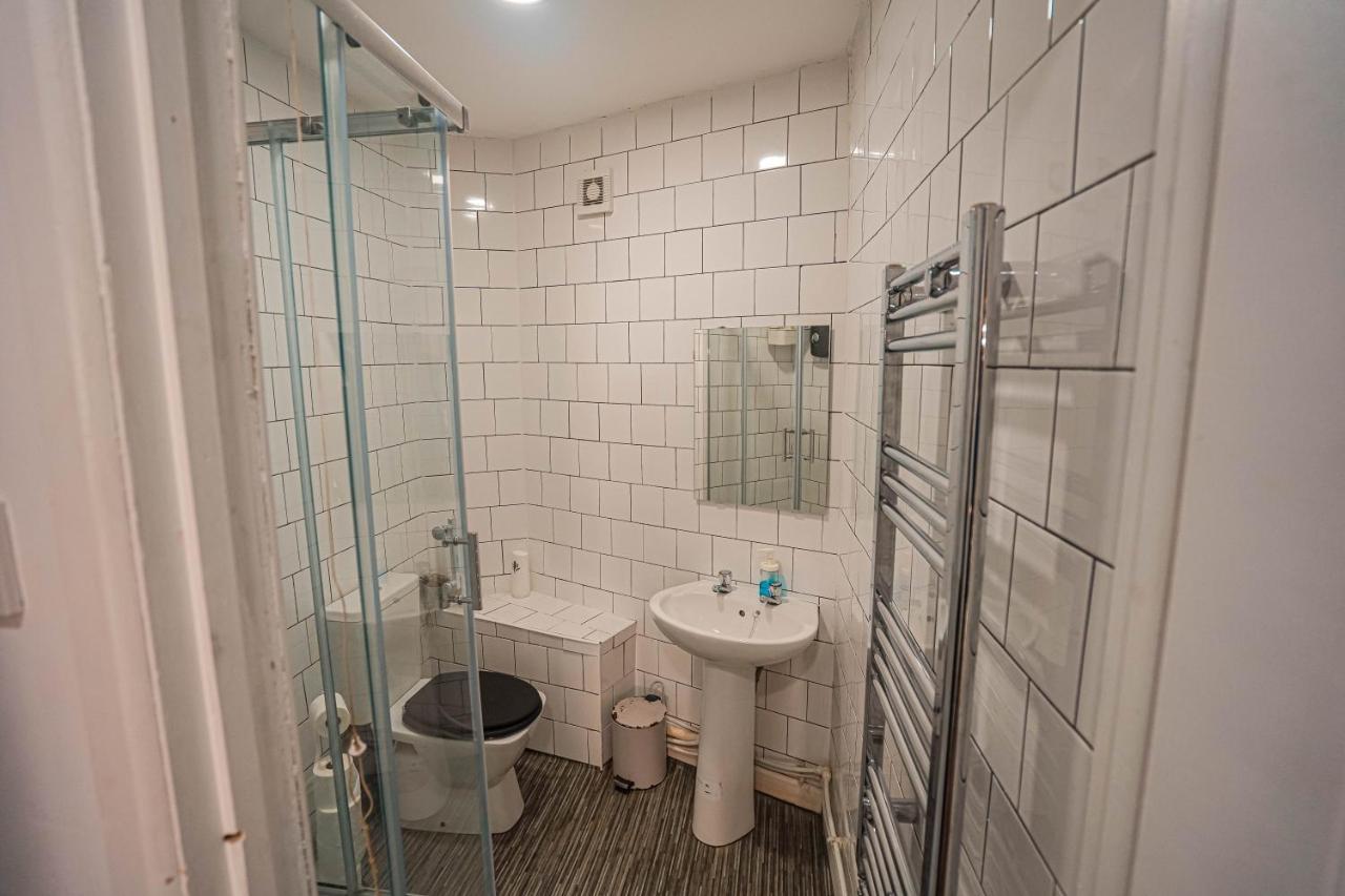 Private And Spacious 2 Bedroom House - Free Parking! Cardiff Buitenkant foto