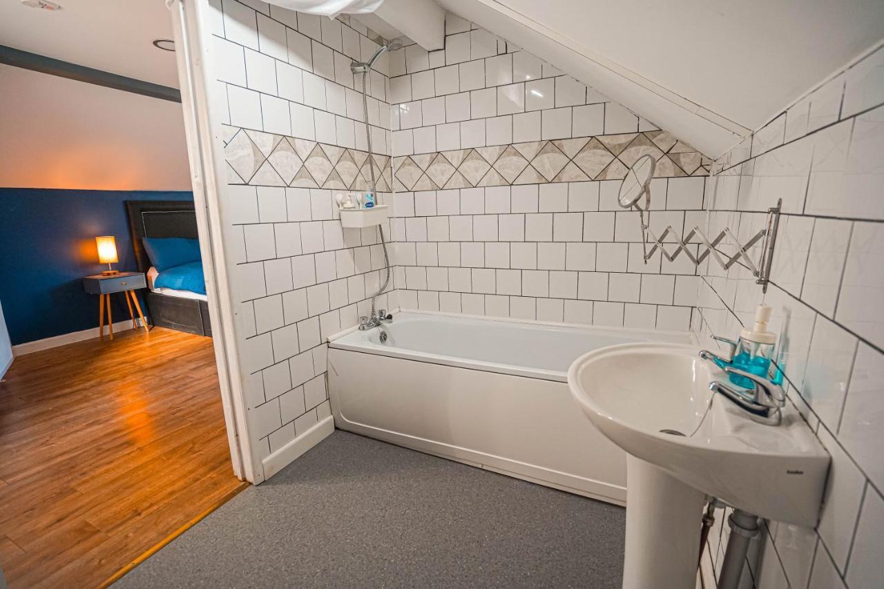 Private And Spacious 2 Bedroom House - Free Parking! Cardiff Buitenkant foto