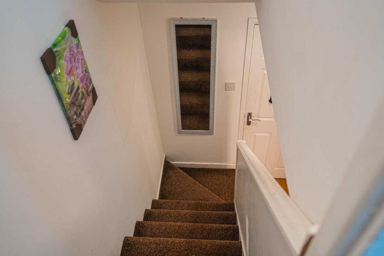 Private And Spacious 2 Bedroom House - Free Parking! Cardiff Buitenkant foto