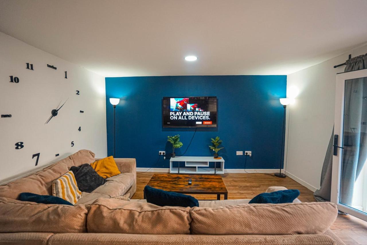 Private And Spacious 2 Bedroom House - Free Parking! Cardiff Buitenkant foto